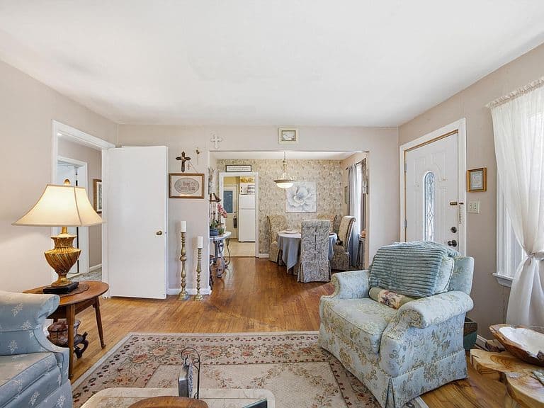 Listing photo 4