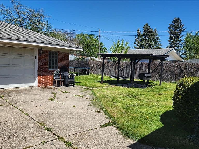 Listing photo 4