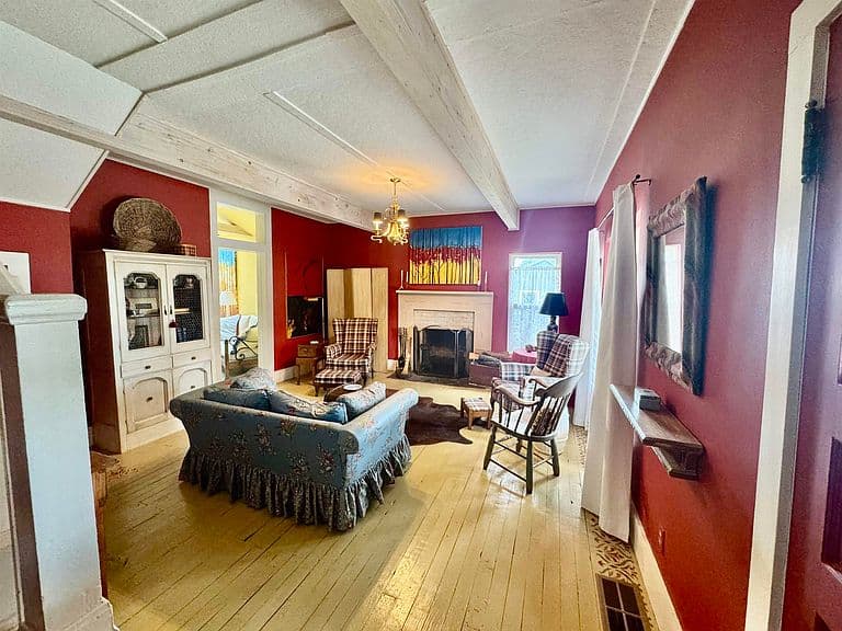 Listing photo 3
