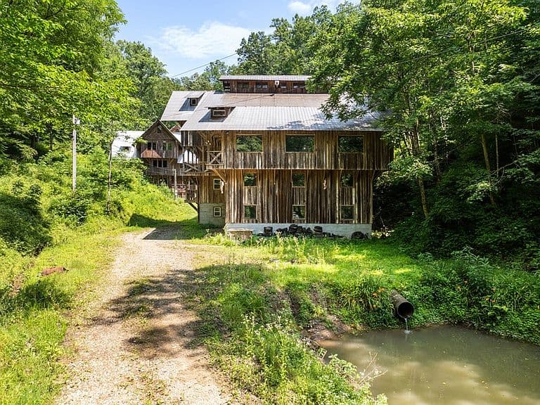 Listing photo 5