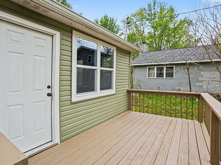 Listing photo 3