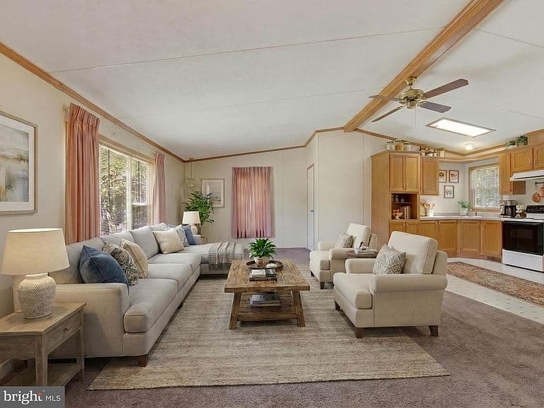 Listing photo 2