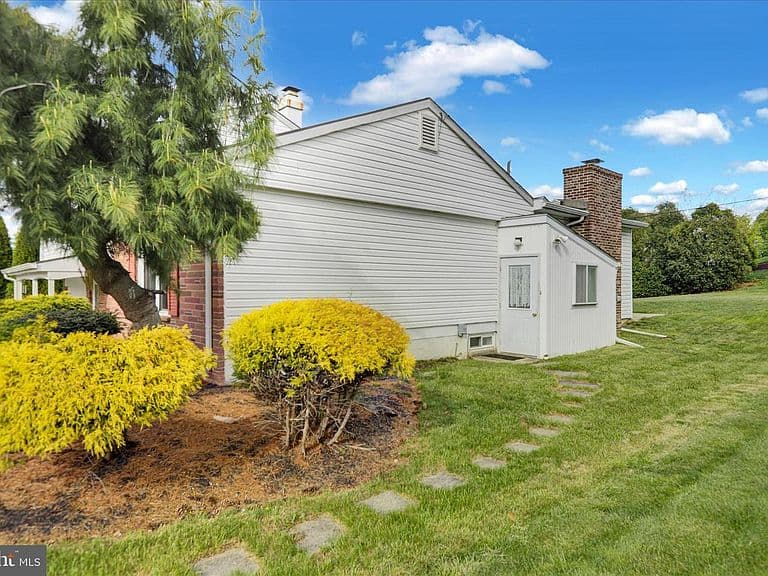 Listing photo 4