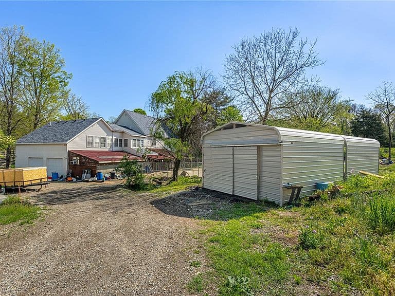 Listing photo 4