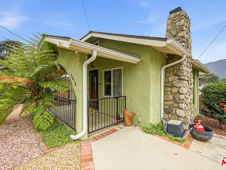 Listing photo 2