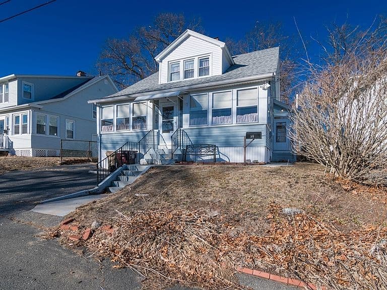 Listing photo 2