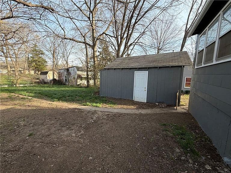 Listing photo 5