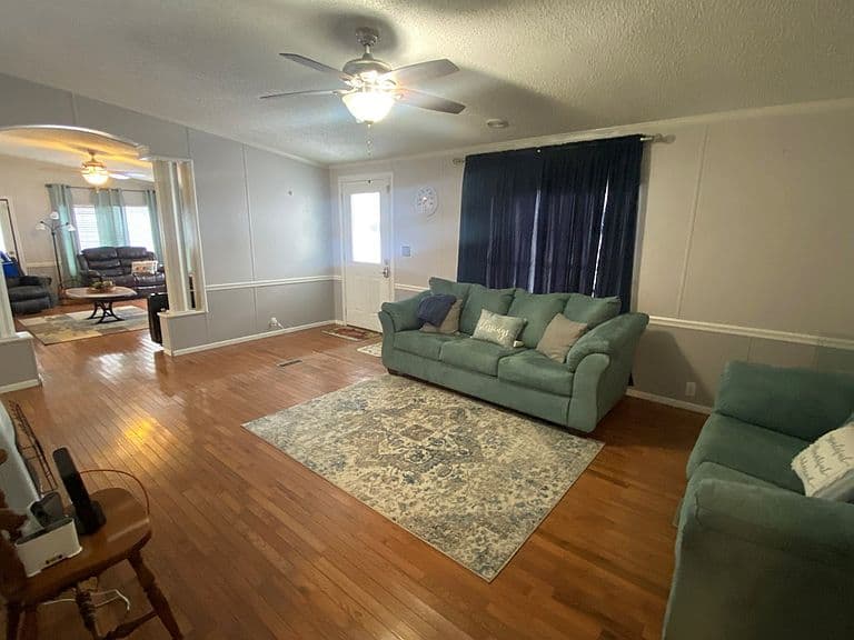 Listing photo 5