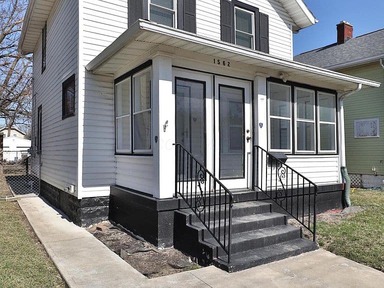 Listing photo 3