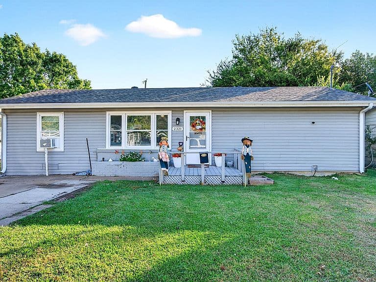 Listing photo 2