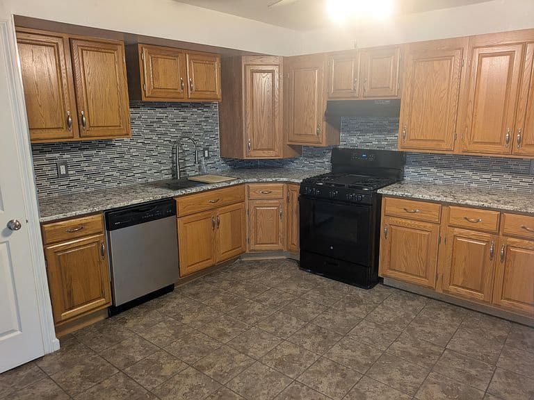 Listing photo 5