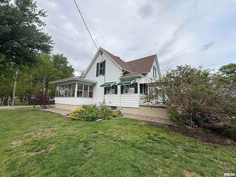 Listing photo 2