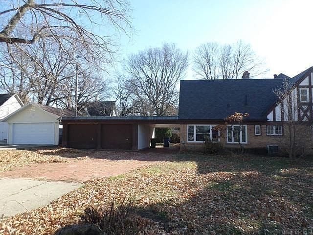 Listing photo 3