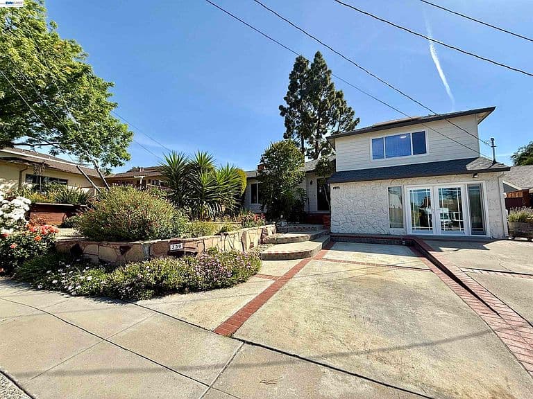 Listing photo 4