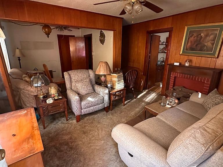 Listing photo 2