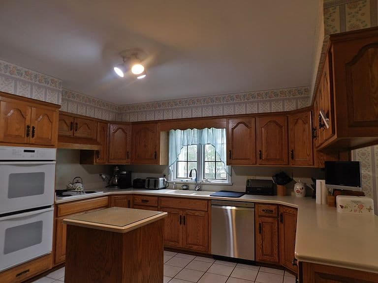 Listing photo 3