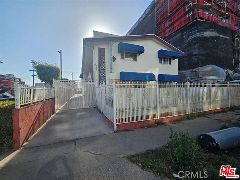 Listing photo 2
