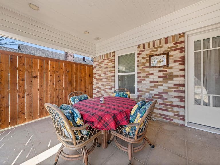 Listing photo 3