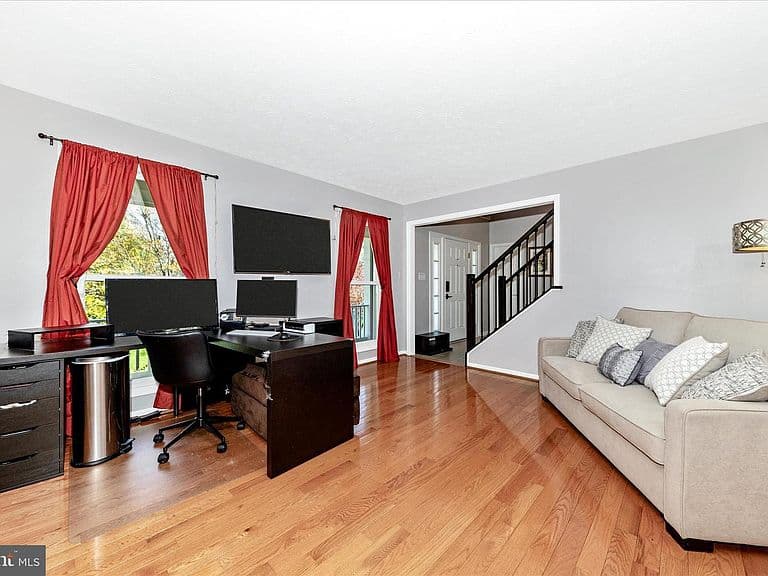 Listing photo 4