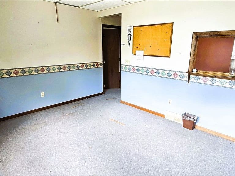 Listing photo 5