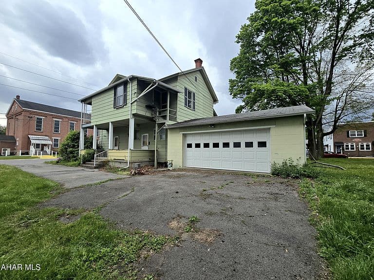 Listing photo 3