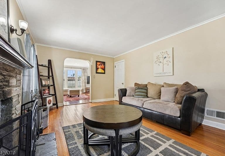 Listing photo 5