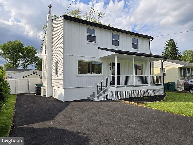 Listing photo 3