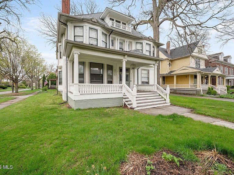 Listing photo 2