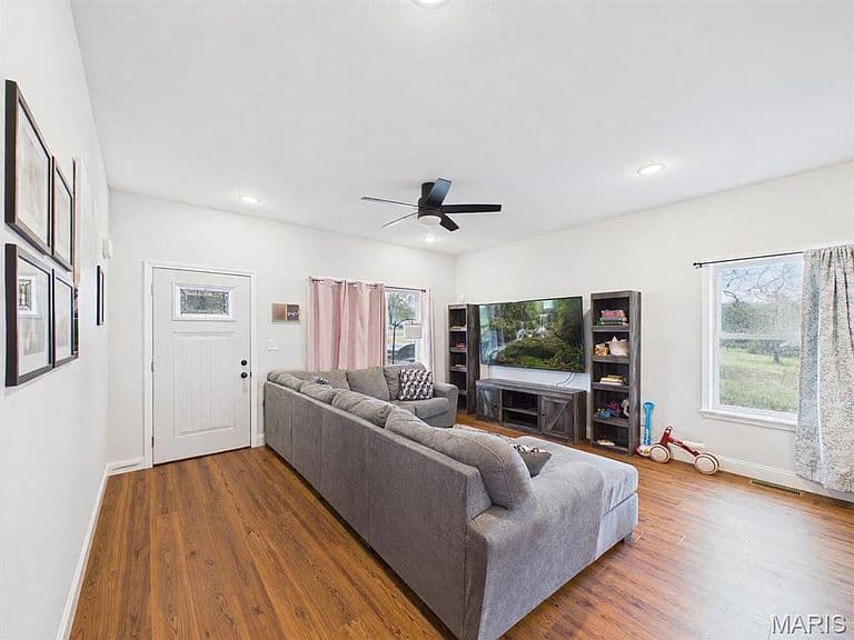 Listing photo 4