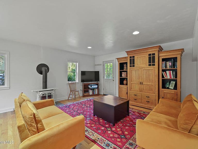 Listing photo 4