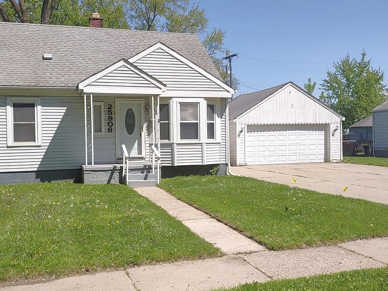 Listing photo 2