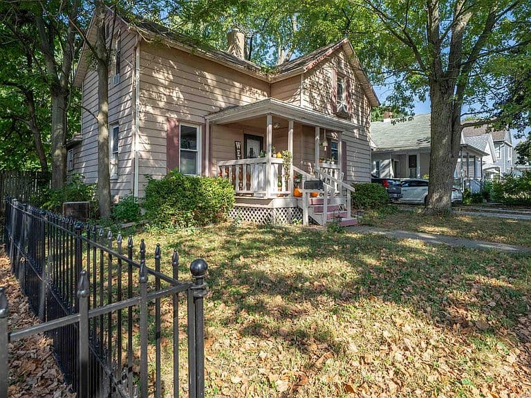 Listing photo 2