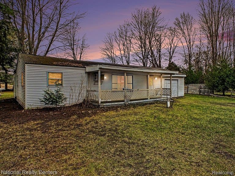 Listing photo 2