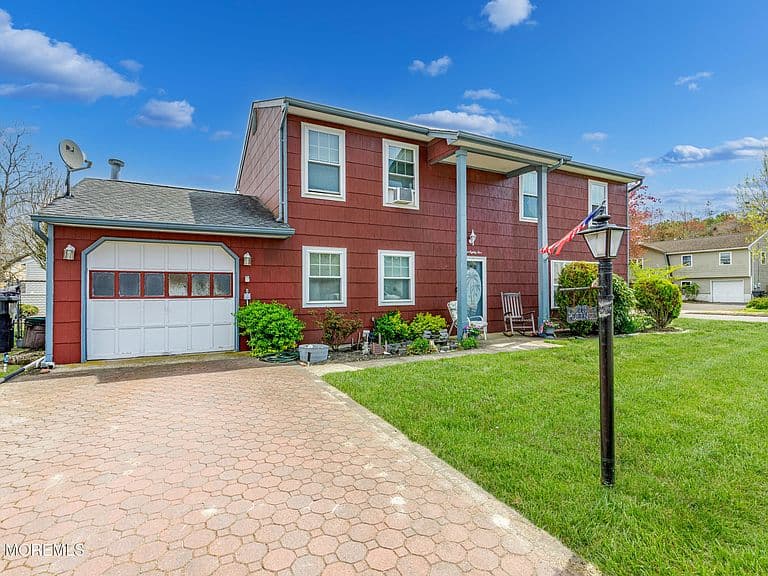 Listing photo 2