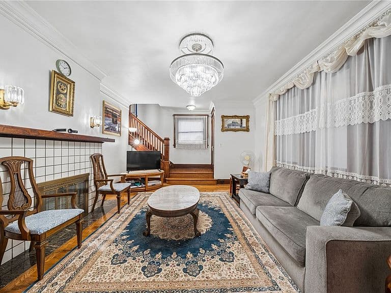 Listing photo 4