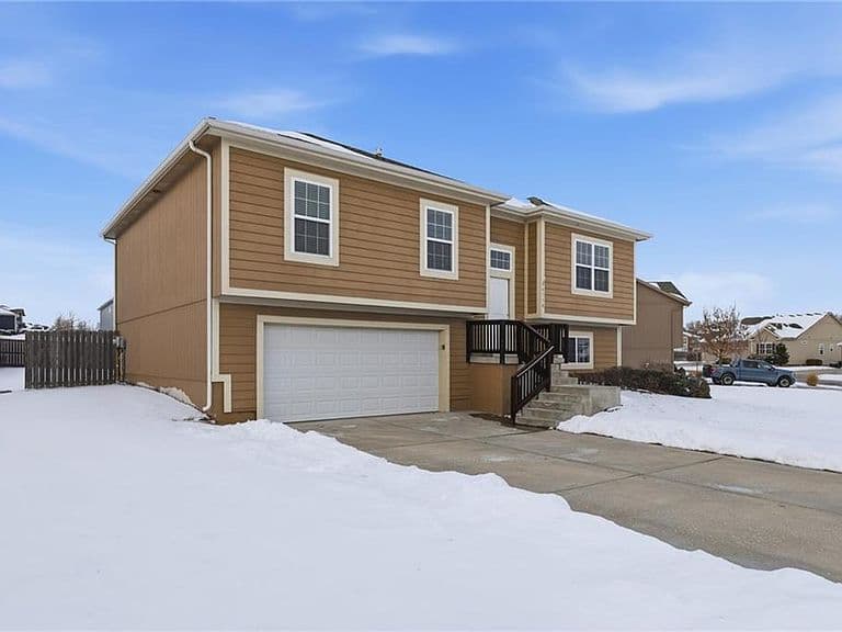 Listing photo 3