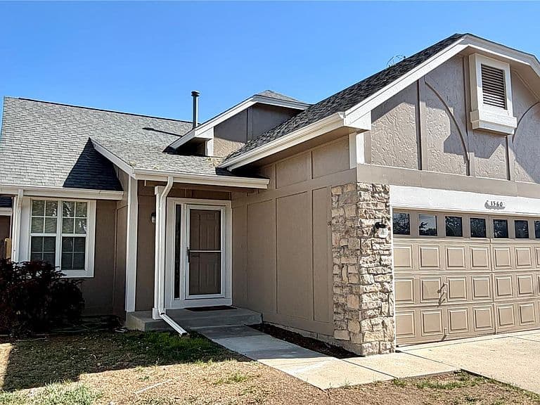 Listing photo 2