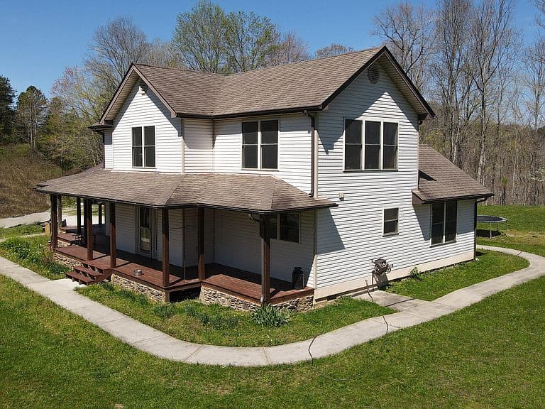 Listing photo 2
