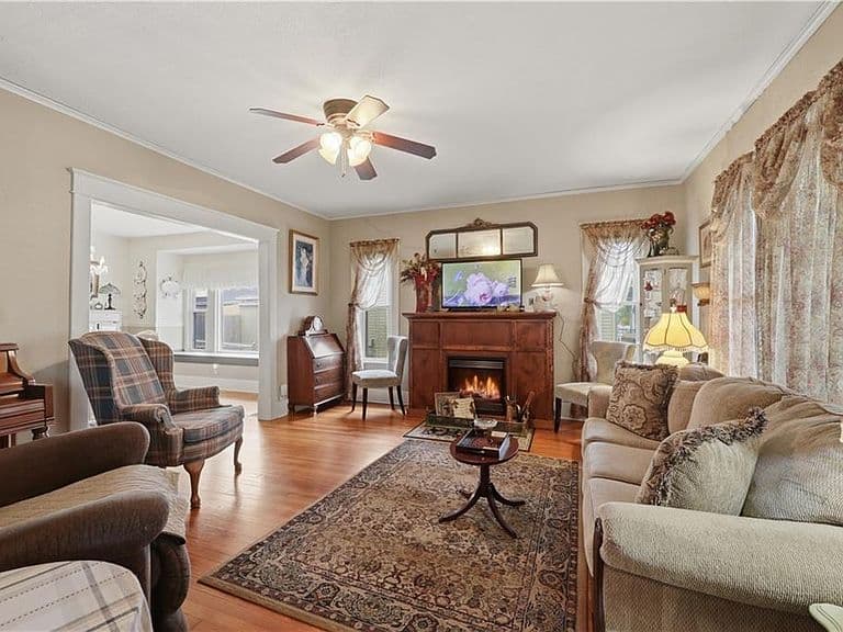 Listing photo 5