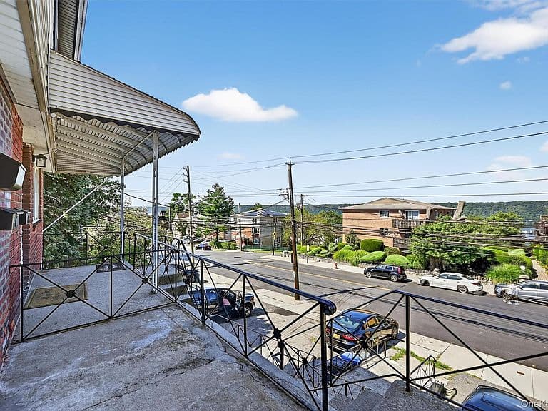 Listing photo 4
