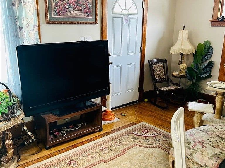 Listing photo 4
