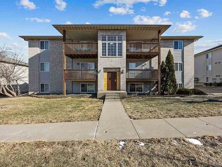 Listing photo 2