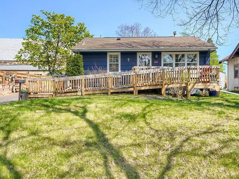 Listing photo 2