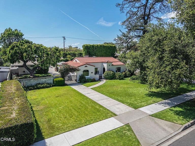 Listing photo 4