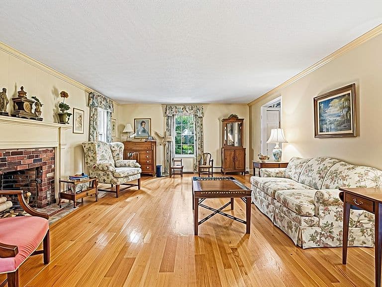 Listing photo 4