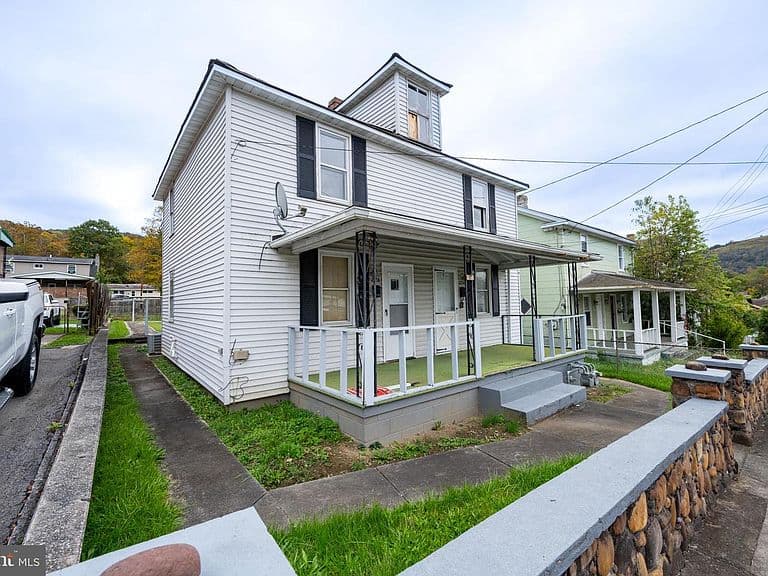 Listing photo 2