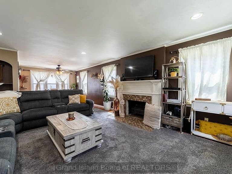 Listing photo 4