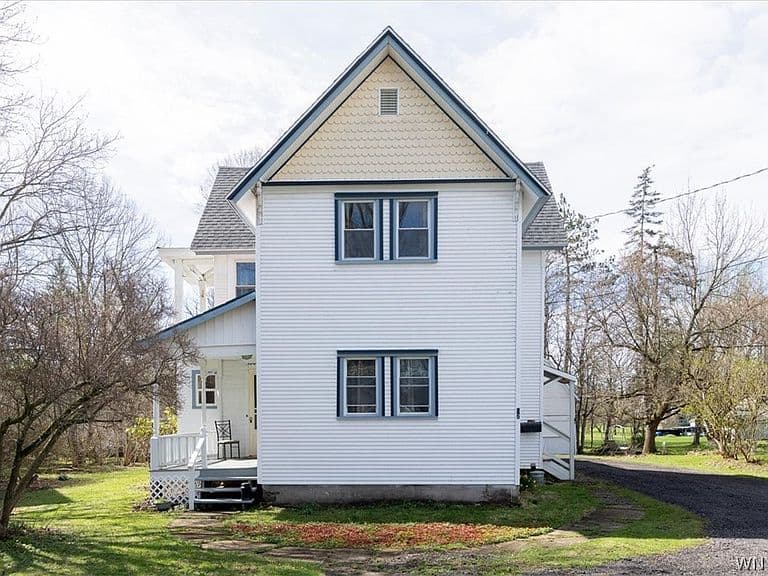 Listing photo 2