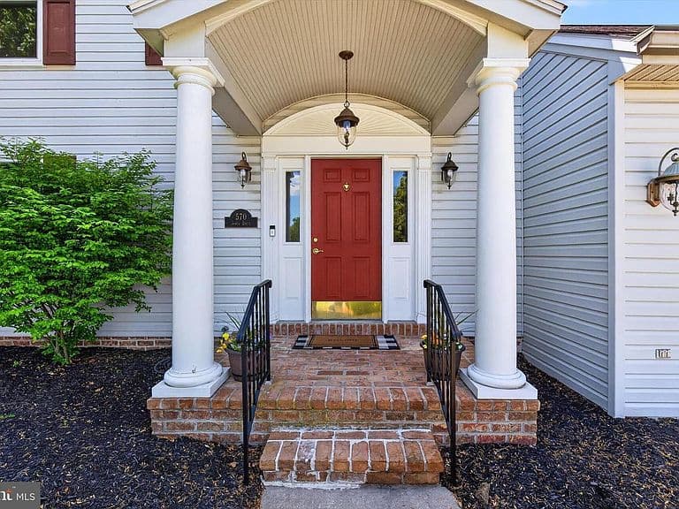 Listing photo 2