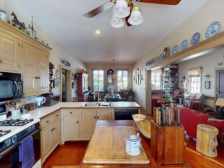 Listing photo 5